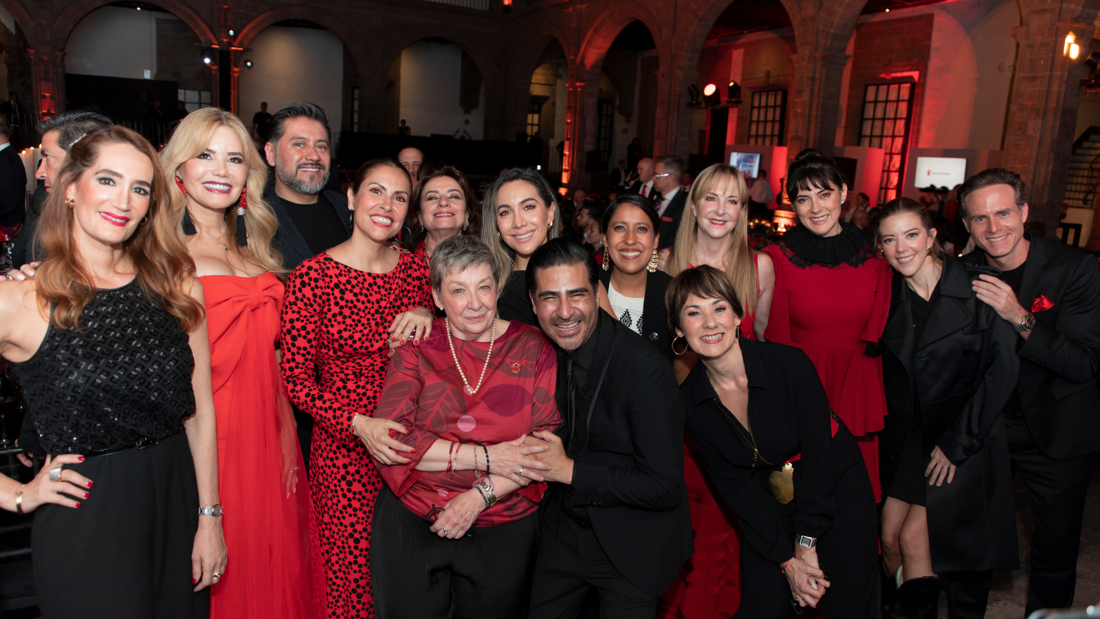 Cena en Rojo: 50 años de trabajo en equipo por la niñez