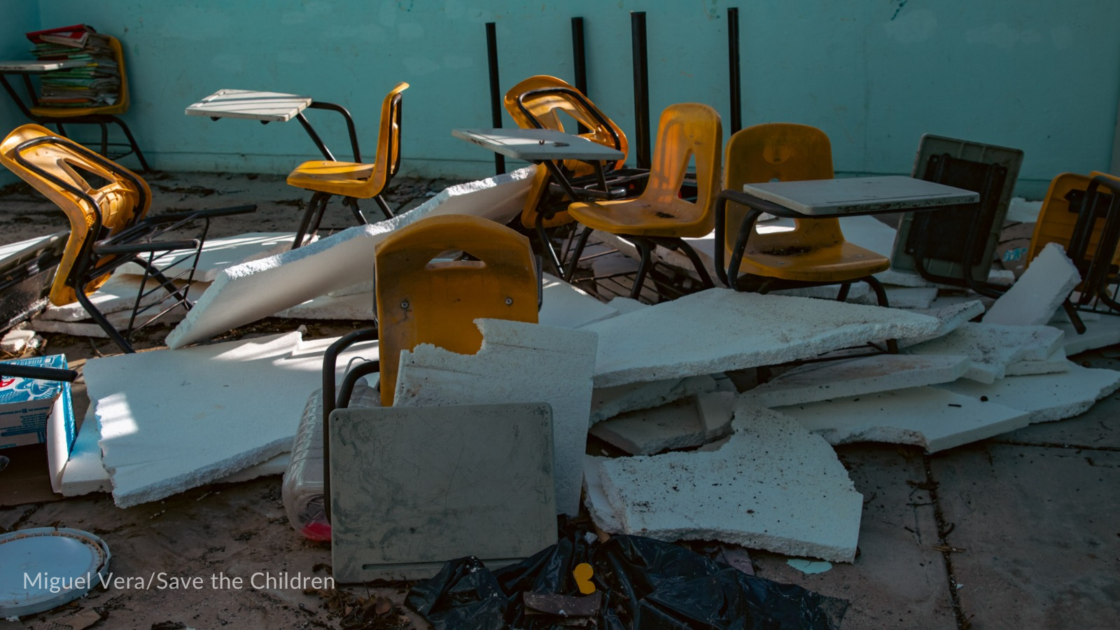 Niñas, niños y adolescentes siguen viviendo los estragos del Huracán Otis en Guerrero, México